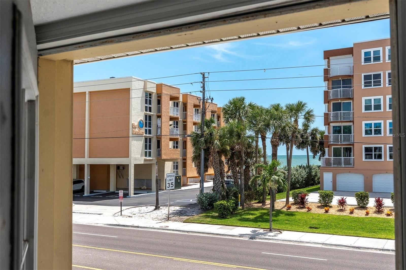Image 8 of 35 For 16333 Gulf Boulevard 217