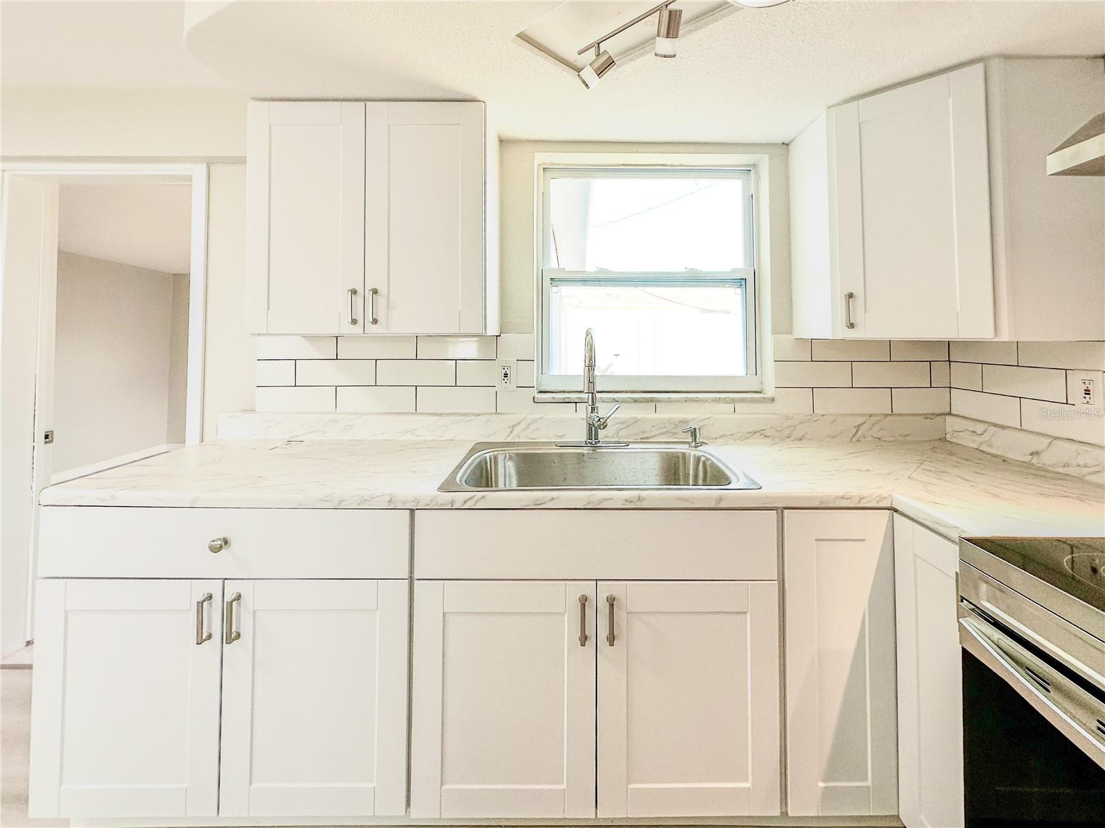 Listing photo id 8 for 3307 Rosefield Drive