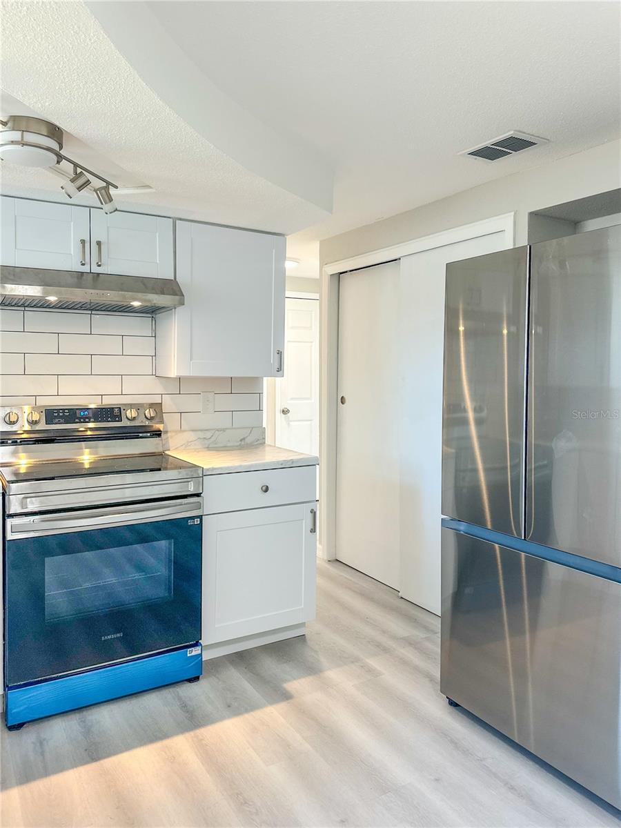 Listing photo id 10 for 3307 Rosefield Drive