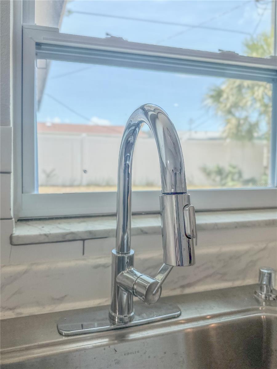 Listing photo id 11 for 3307 Rosefield Drive