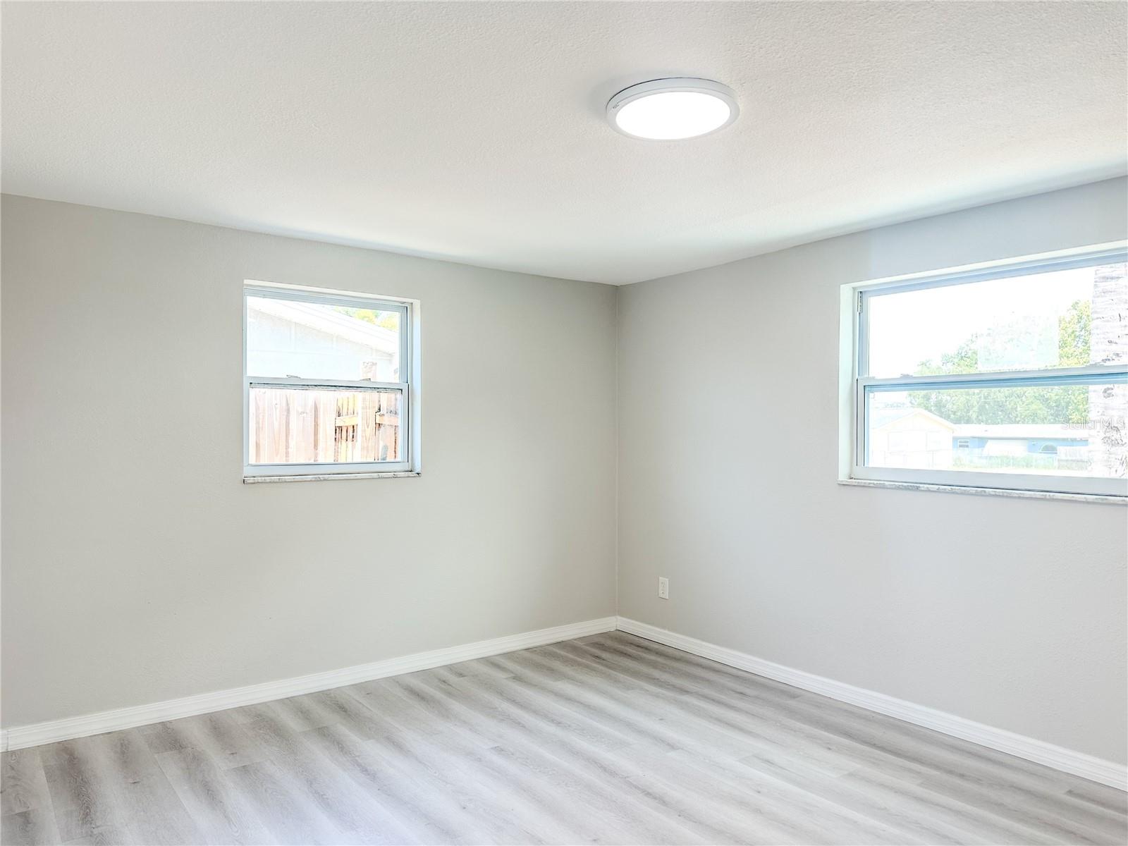 Listing photo id 14 for 3307 Rosefield Drive