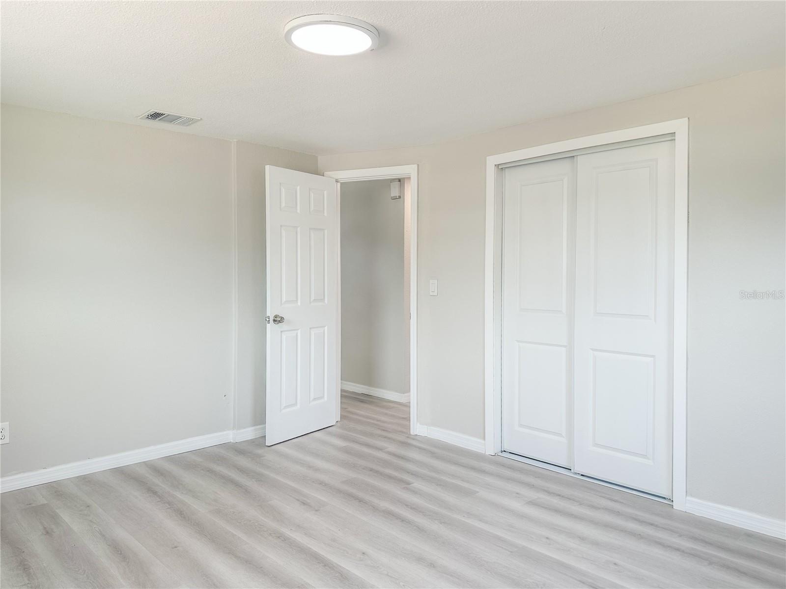 Listing photo id 15 for 3307 Rosefield Drive