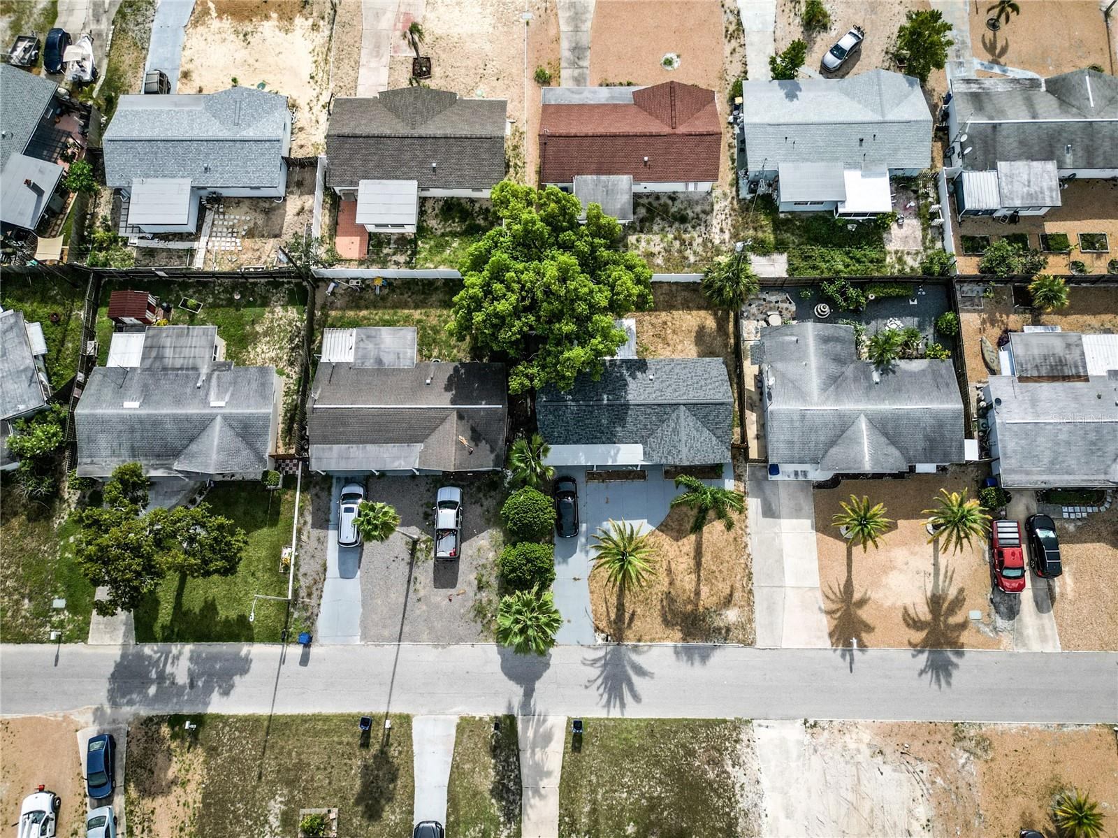 Listing photo id 31 for 3307 Rosefield Drive