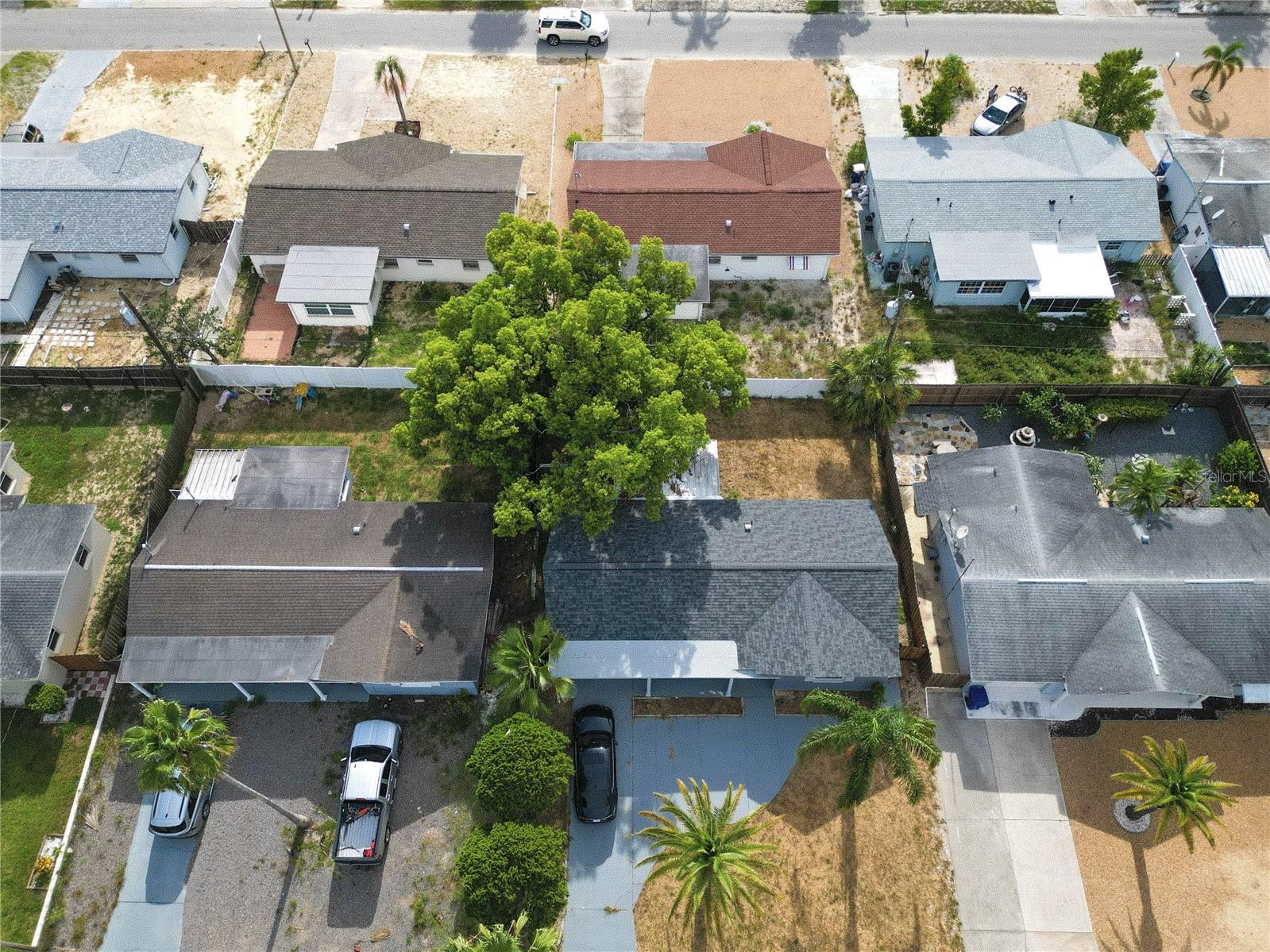 Listing photo id 2 for 3307 Rosefield Drive