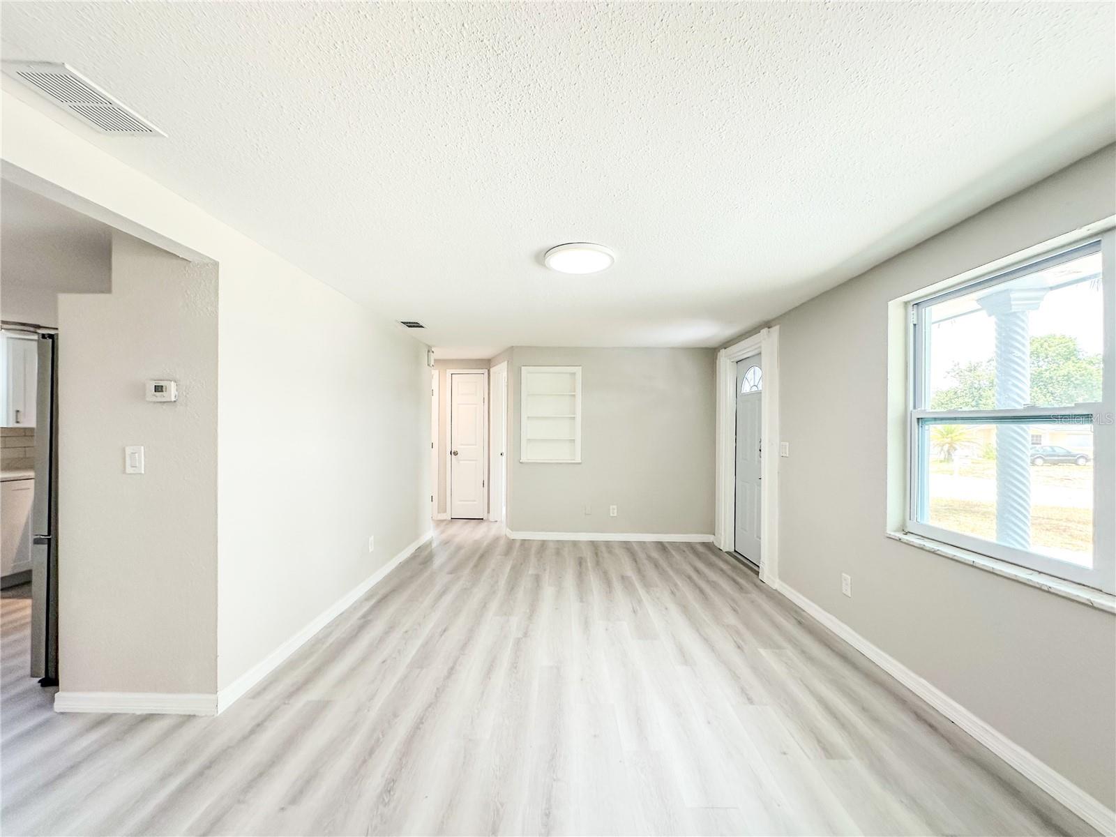 Listing photo id 4 for 3307 Rosefield Drive