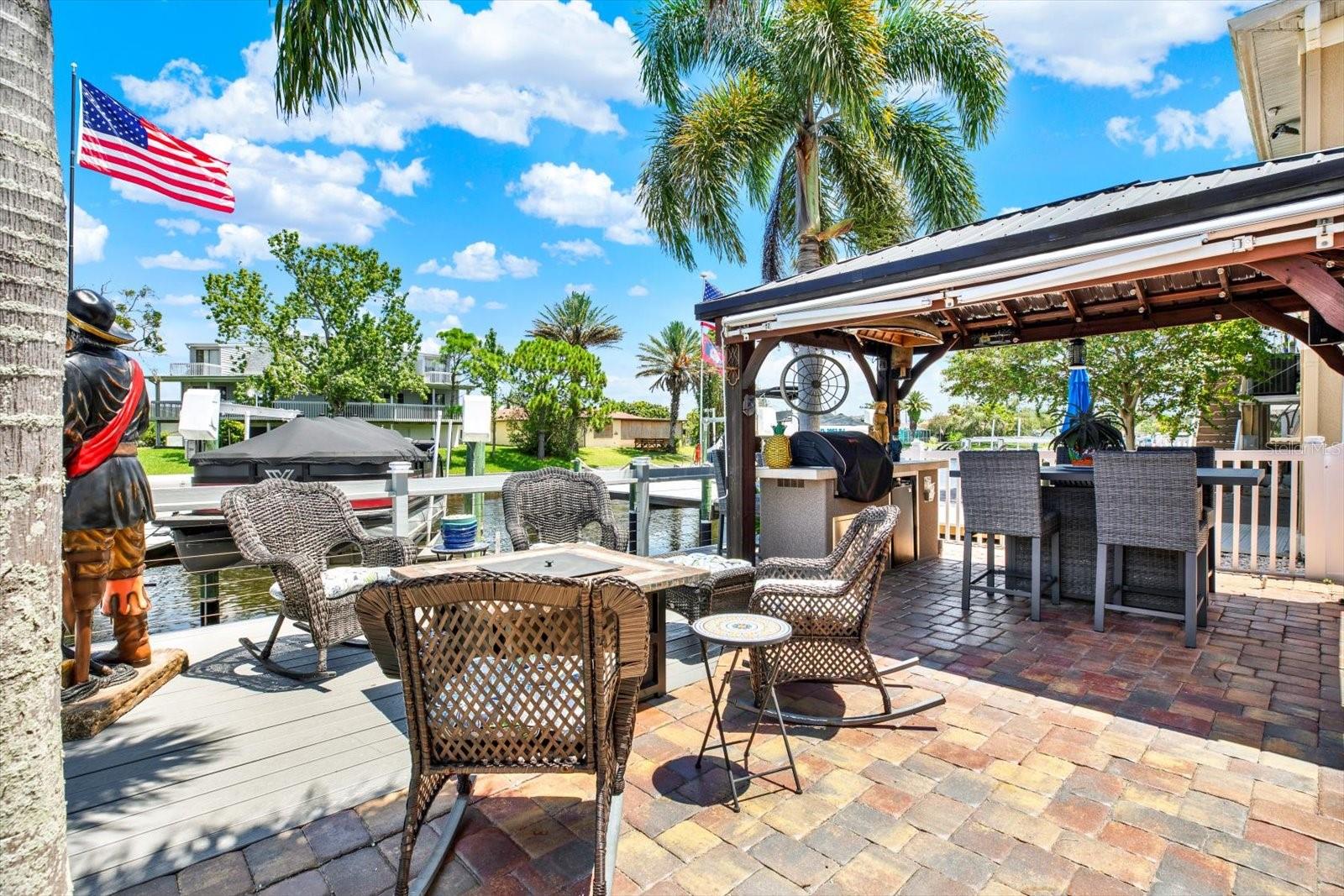 Listing photo id 10 for 4811 Shell Stream Boulevard