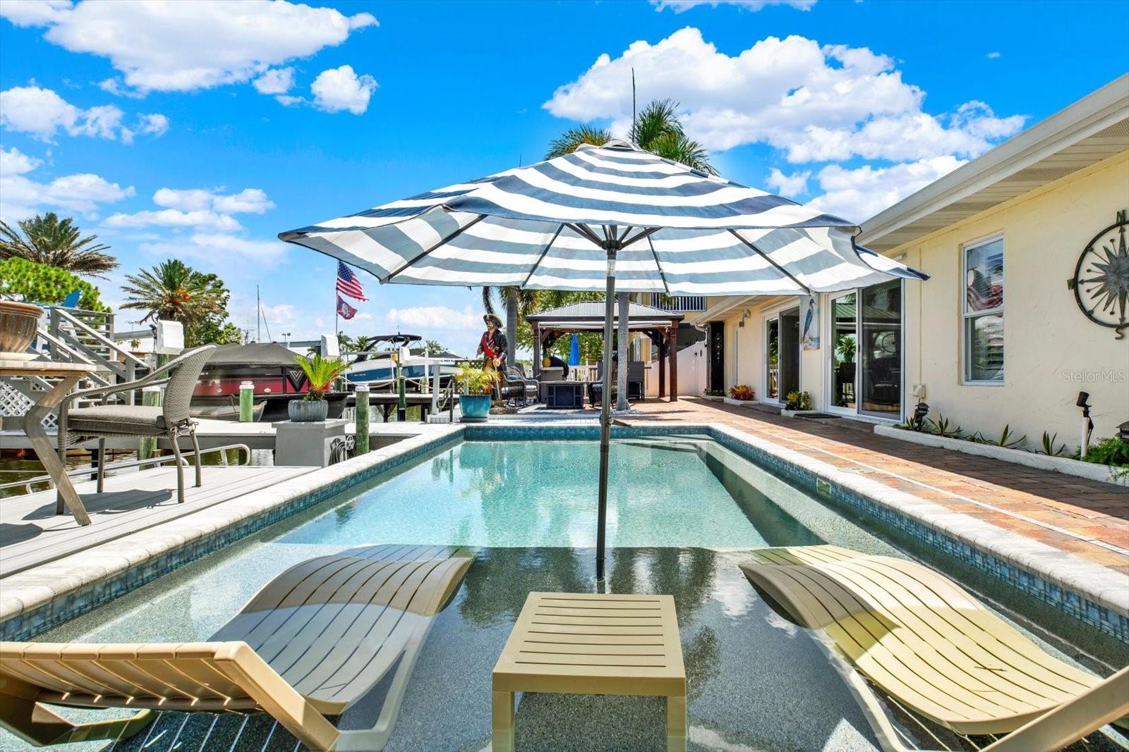 Listing photo id 13 for 4811 Shell Stream Boulevard
