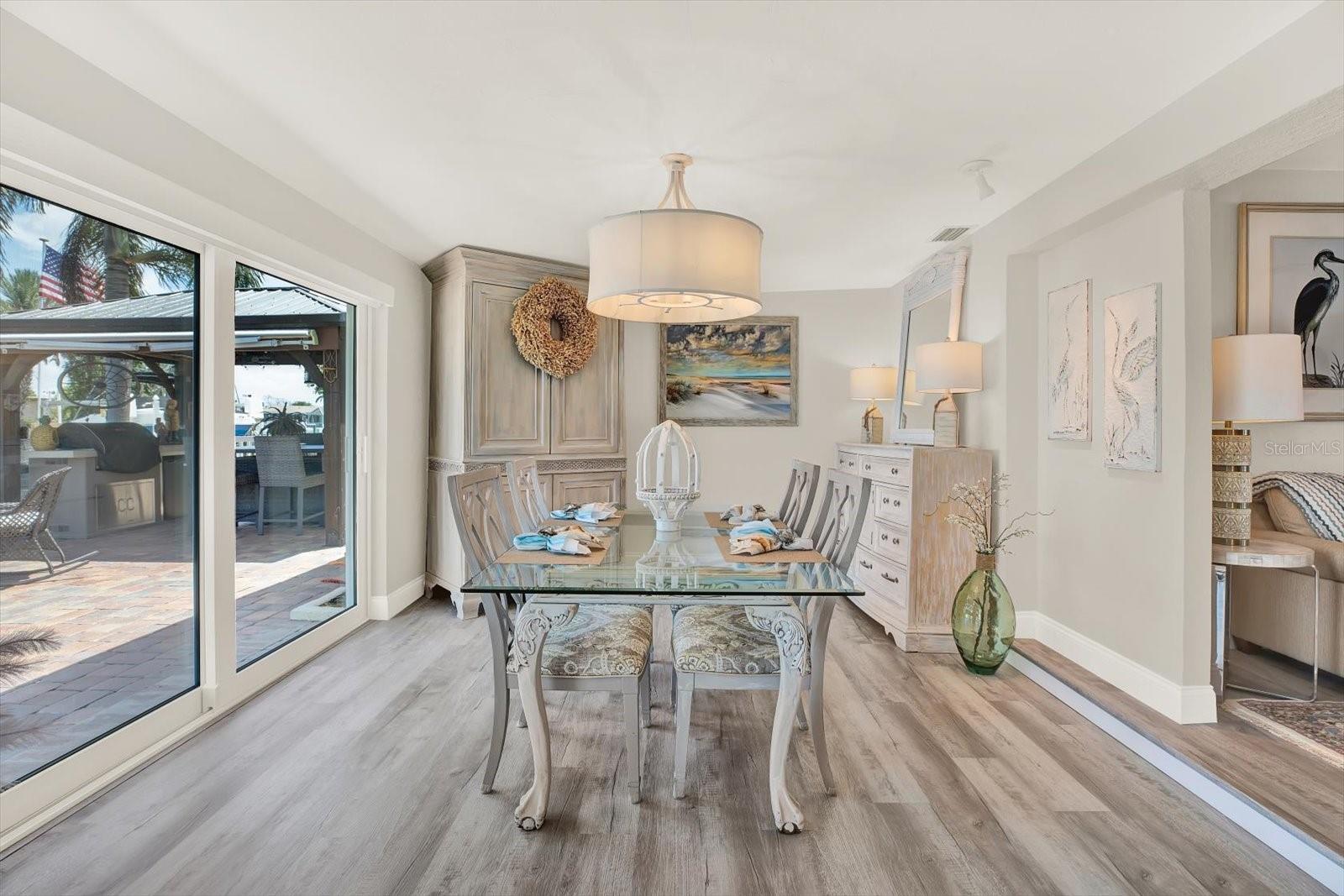 Listing photo id 21 for 4811 Shell Stream Boulevard