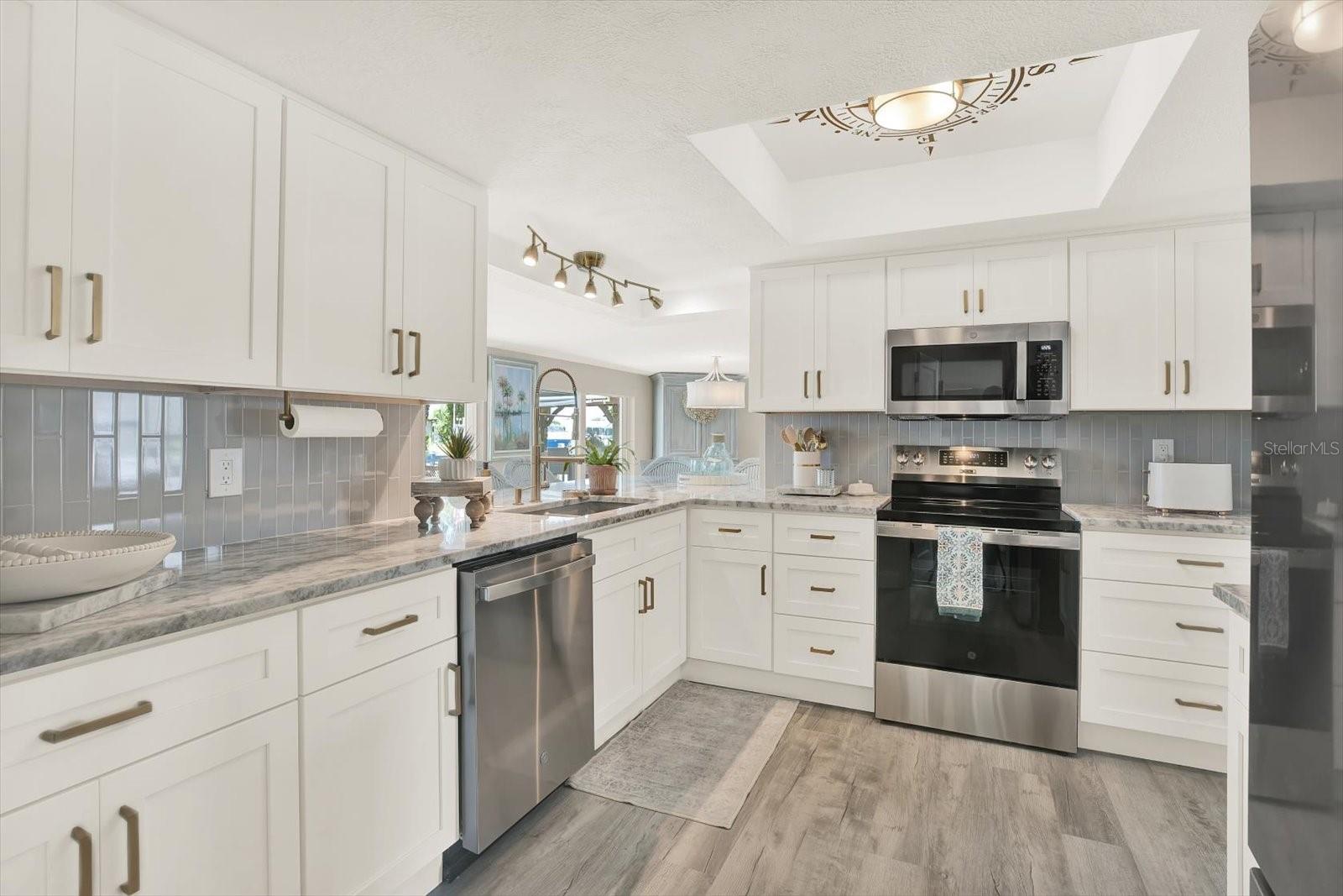 Listing photo id 23 for 4811 Shell Stream Boulevard