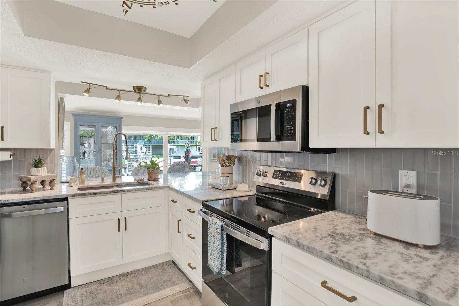 Listing photo id 24 for 4811 Shell Stream Boulevard