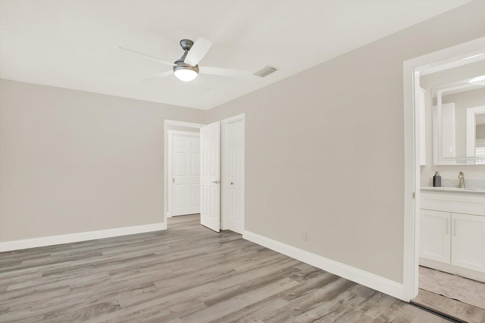 Listing photo id 31 for 4811 Shell Stream Boulevard