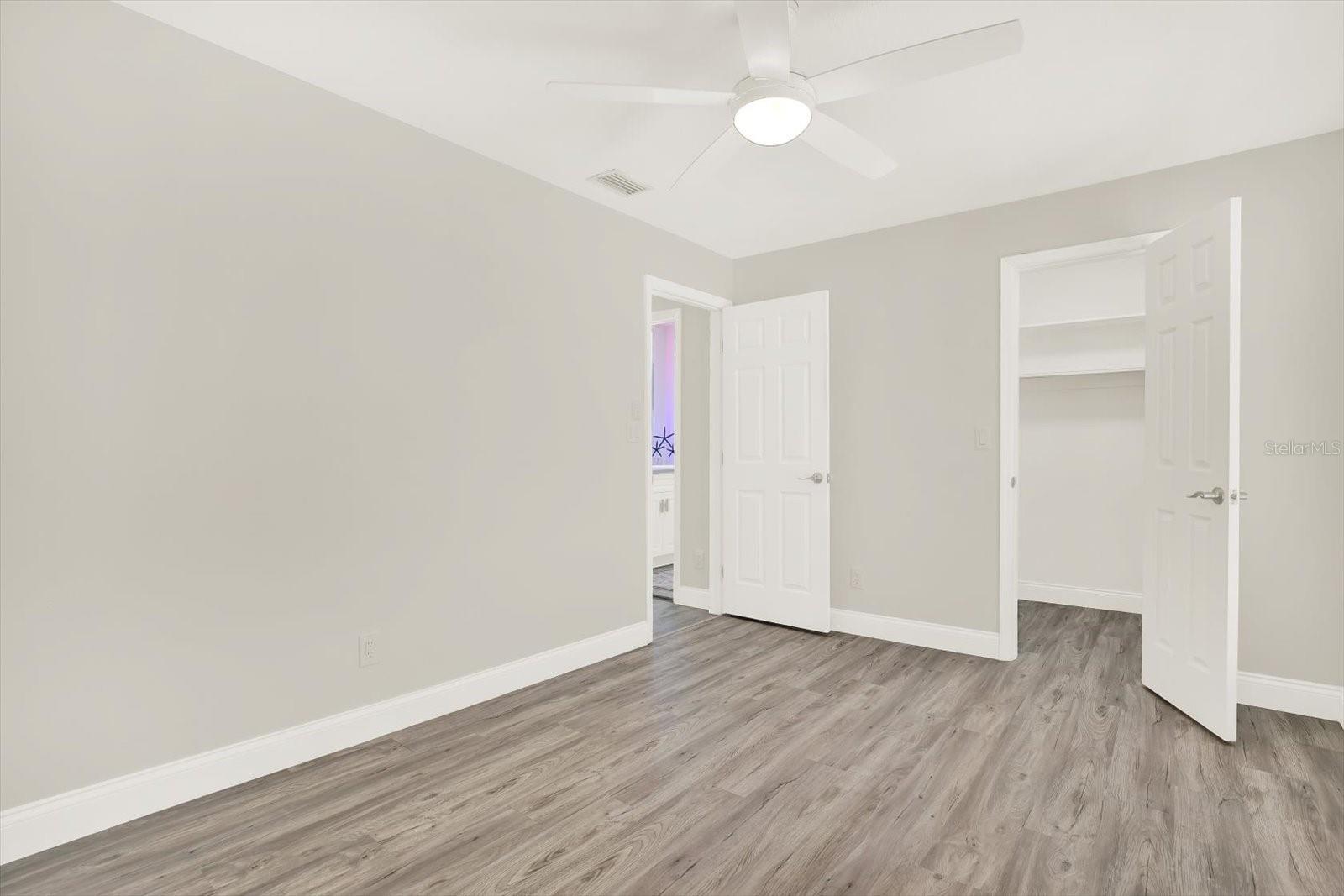 Listing photo id 36 for 4811 Shell Stream Boulevard