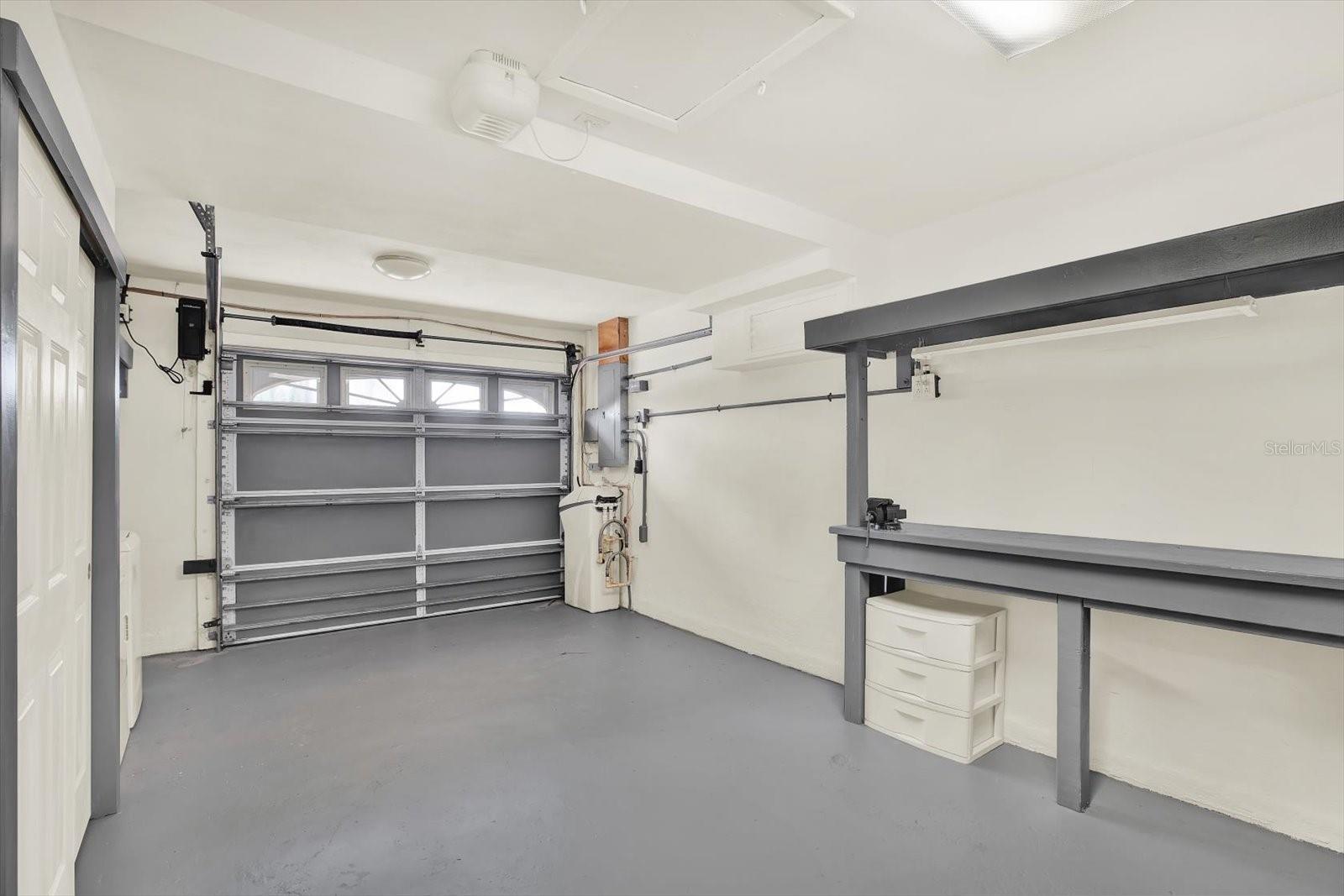 Listing photo id 39 for 4811 Shell Stream Boulevard