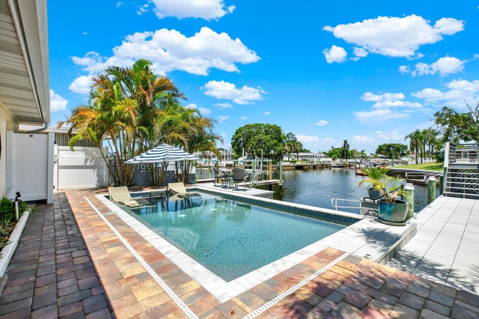 Listing photo id 42 for 4811 Shell Stream Boulevard