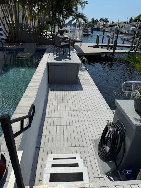 Listing photo id 45 for 4811 Shell Stream Boulevard