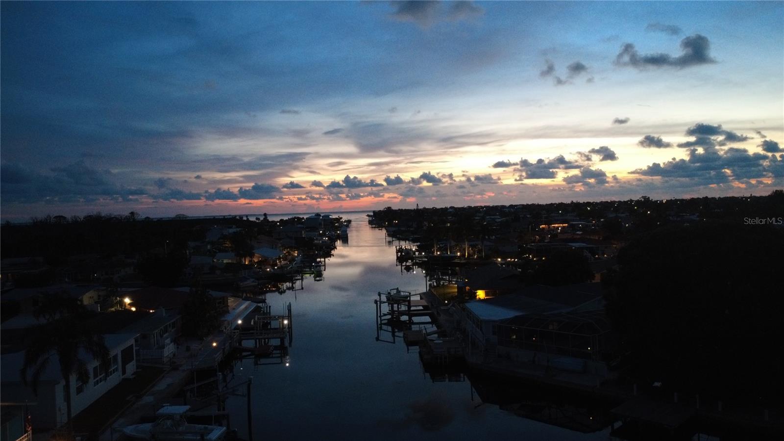 Listing photo id 56 for 4811 Shell Stream Boulevard