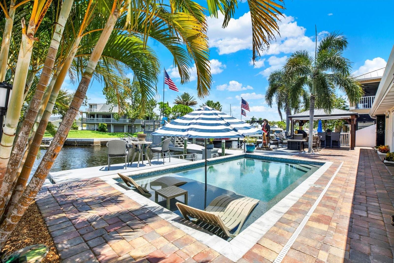 Listing photo id 7 for 4811 Shell Stream Boulevard