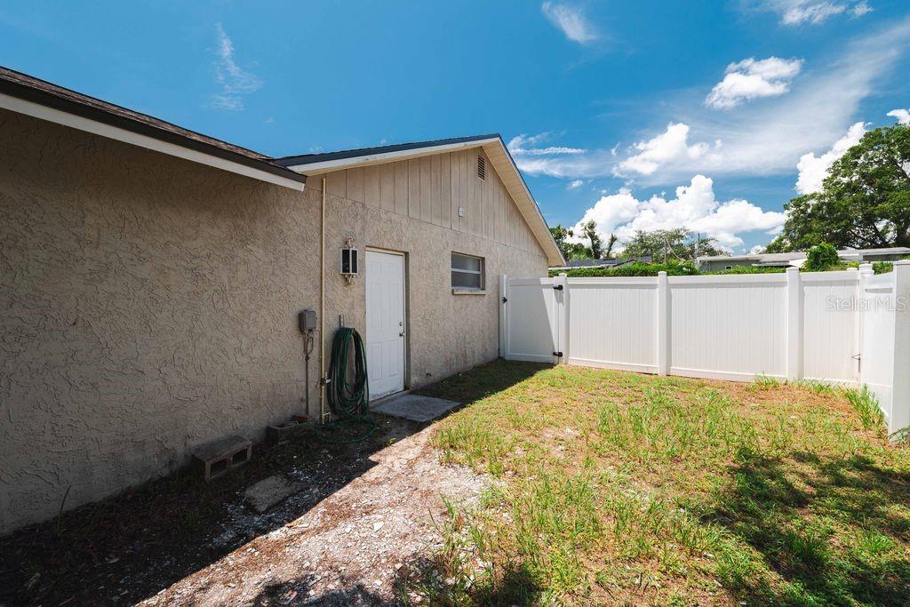 Image 12 of 38 For 7504 Sanibel Circle