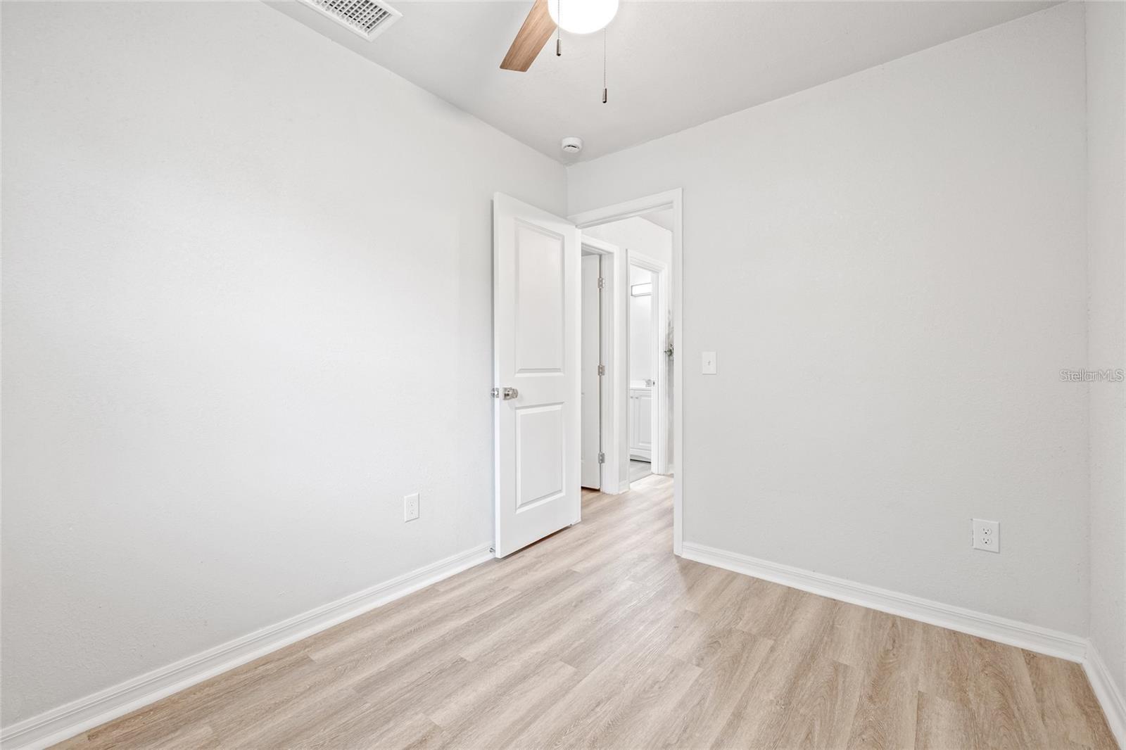 Image 21 of 25 For 1401 30th Avenue N