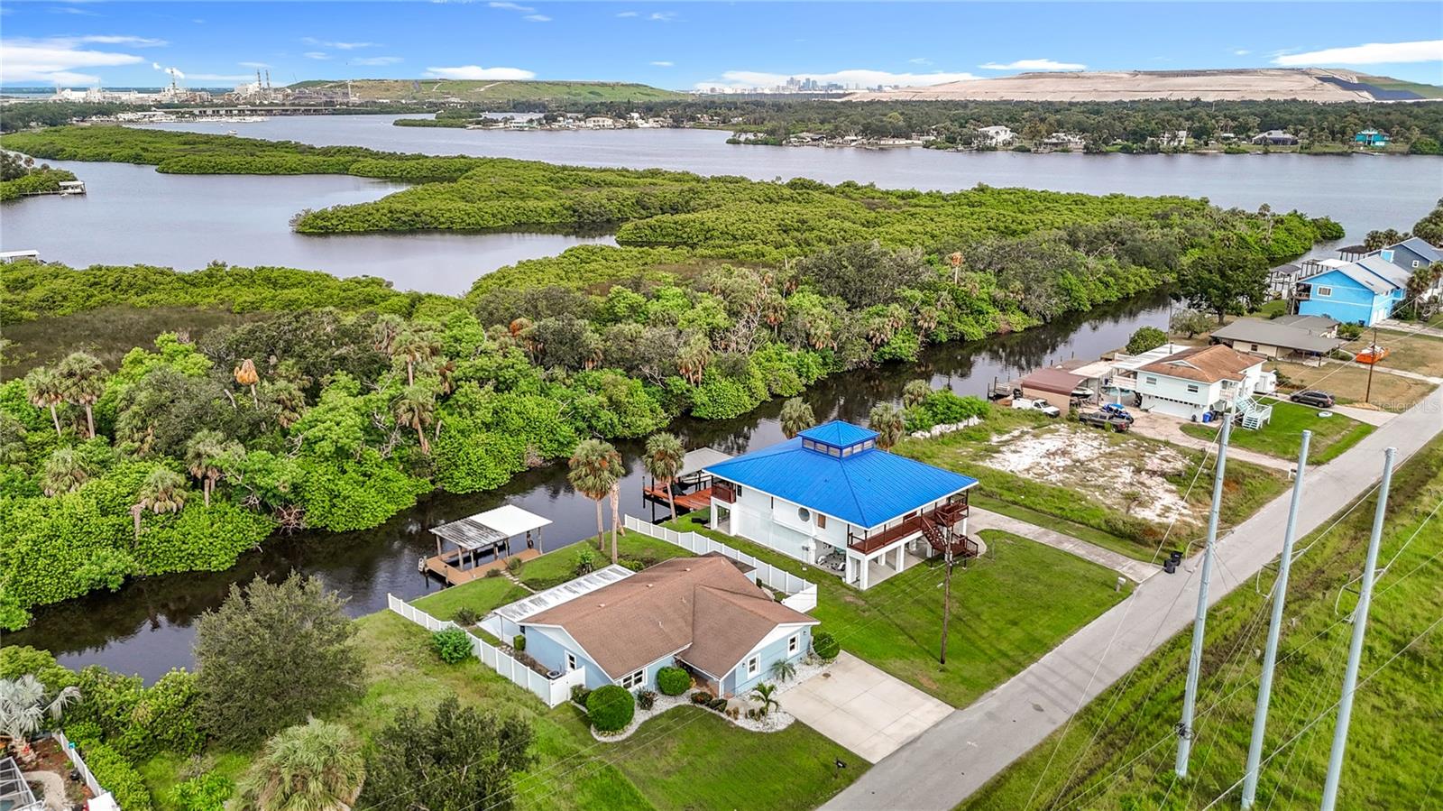 Image 4 of 60 For 9923 Bay Drive