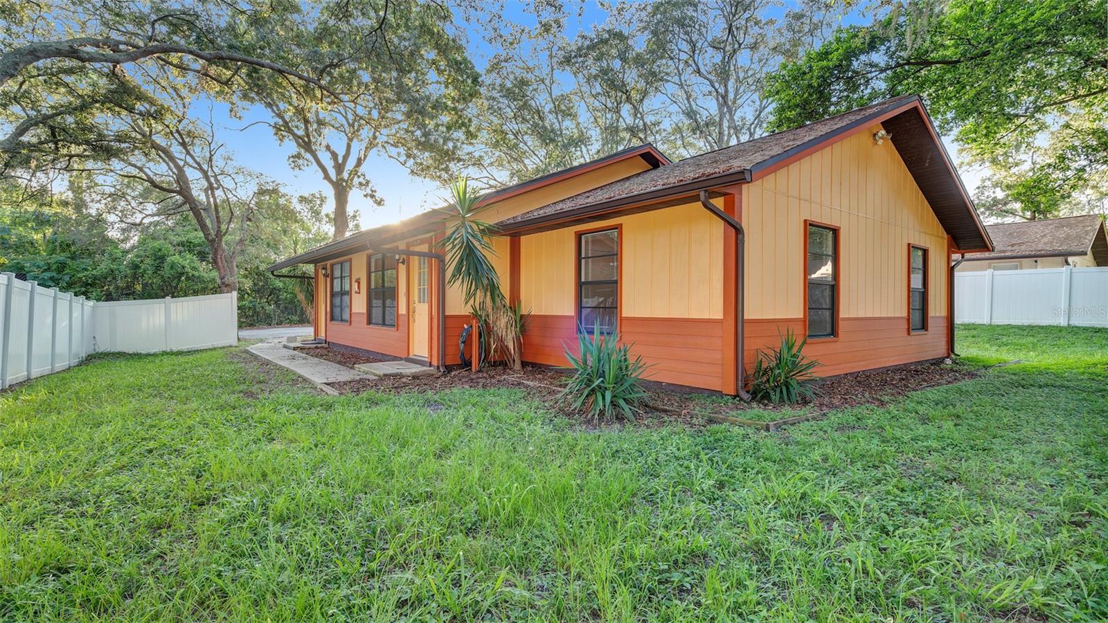 Image 17 of 19 For 1800 Poinsettia Avenue B