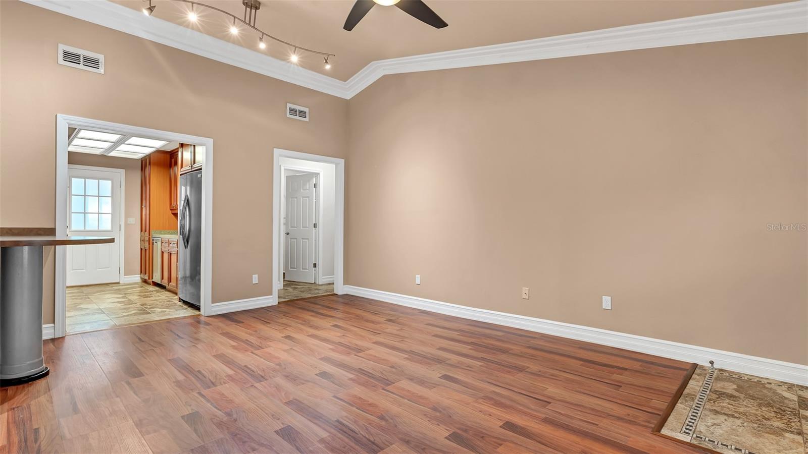 Image 4 of 19 For 1800 Poinsettia Avenue B