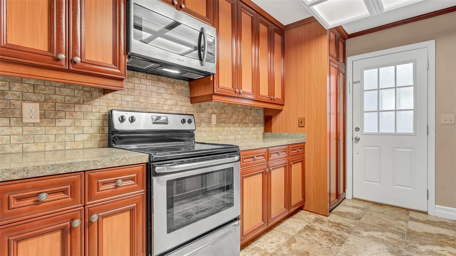 Image 6 of 19 For 1800 Poinsettia Avenue B