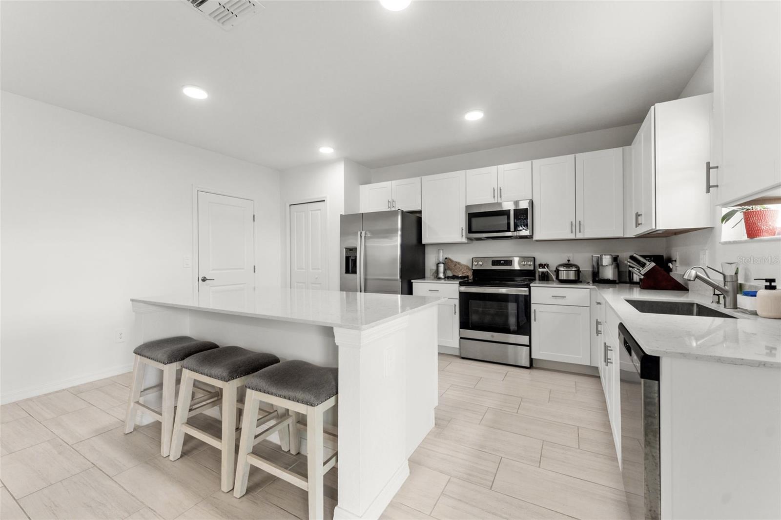 Image 11 of 47 For 4024 Capri Coast Drive
