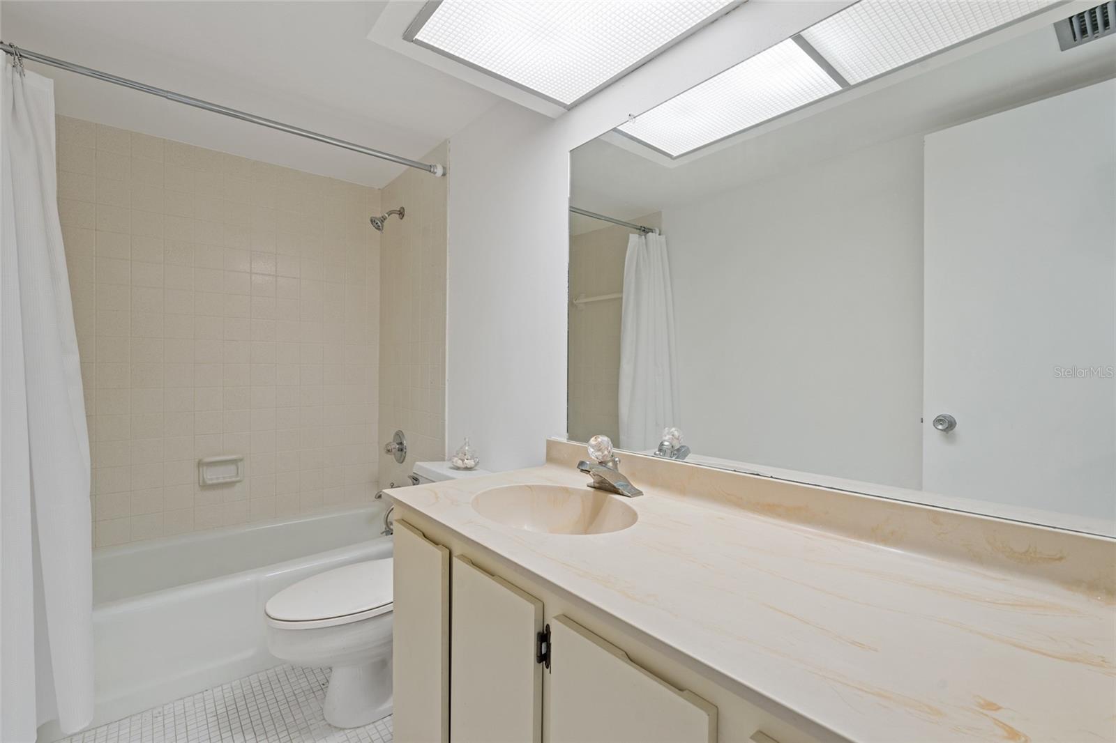 Image 22 of 34 For 2621 Cove Cay Drive 407