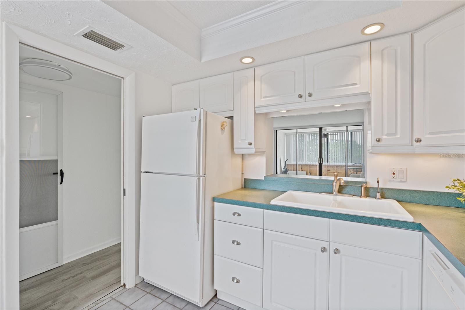 Image 8 of 34 For 2621 Cove Cay Drive 407