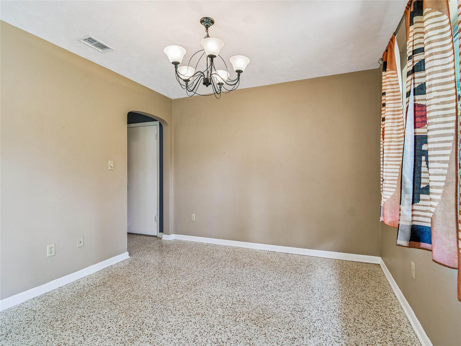 Image 11 of 43 For 958 Lyndhurst Street