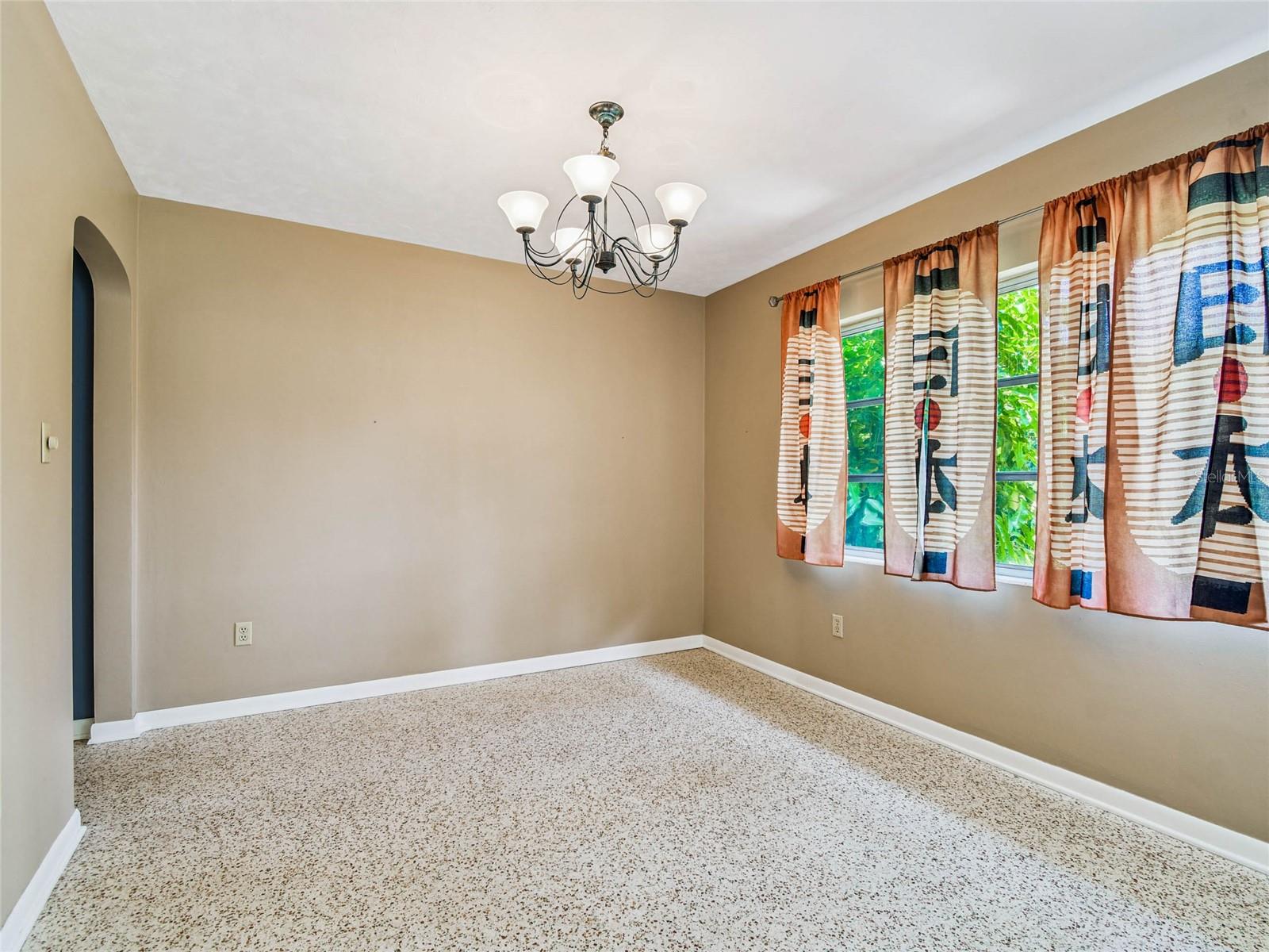 Image 12 of 43 For 958 Lyndhurst Street