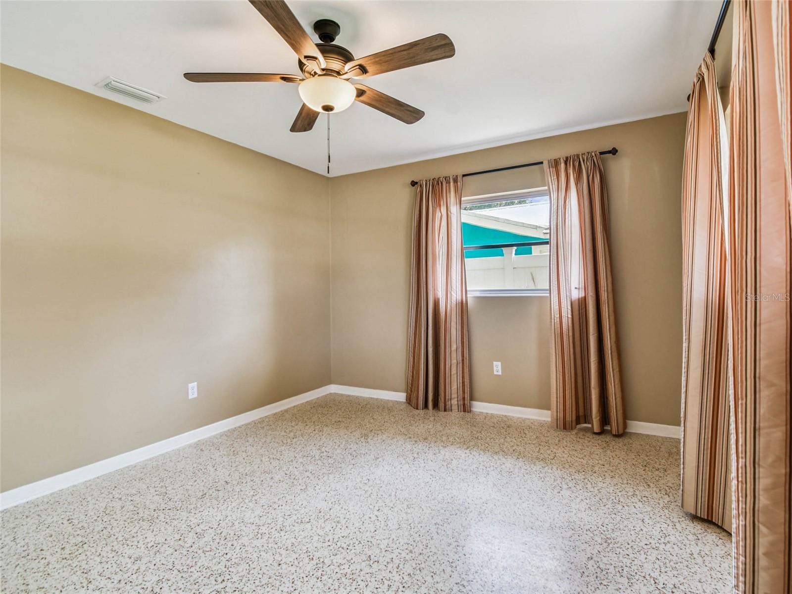 Image 15 of 43 For 958 Lyndhurst Street