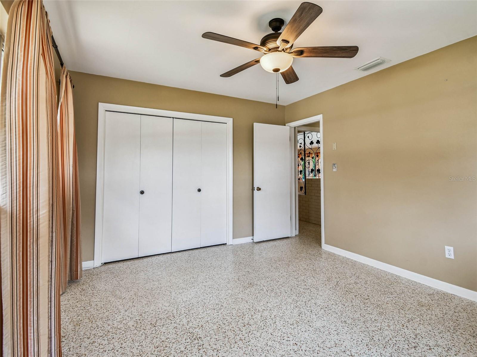 Image 16 of 43 For 958 Lyndhurst Street