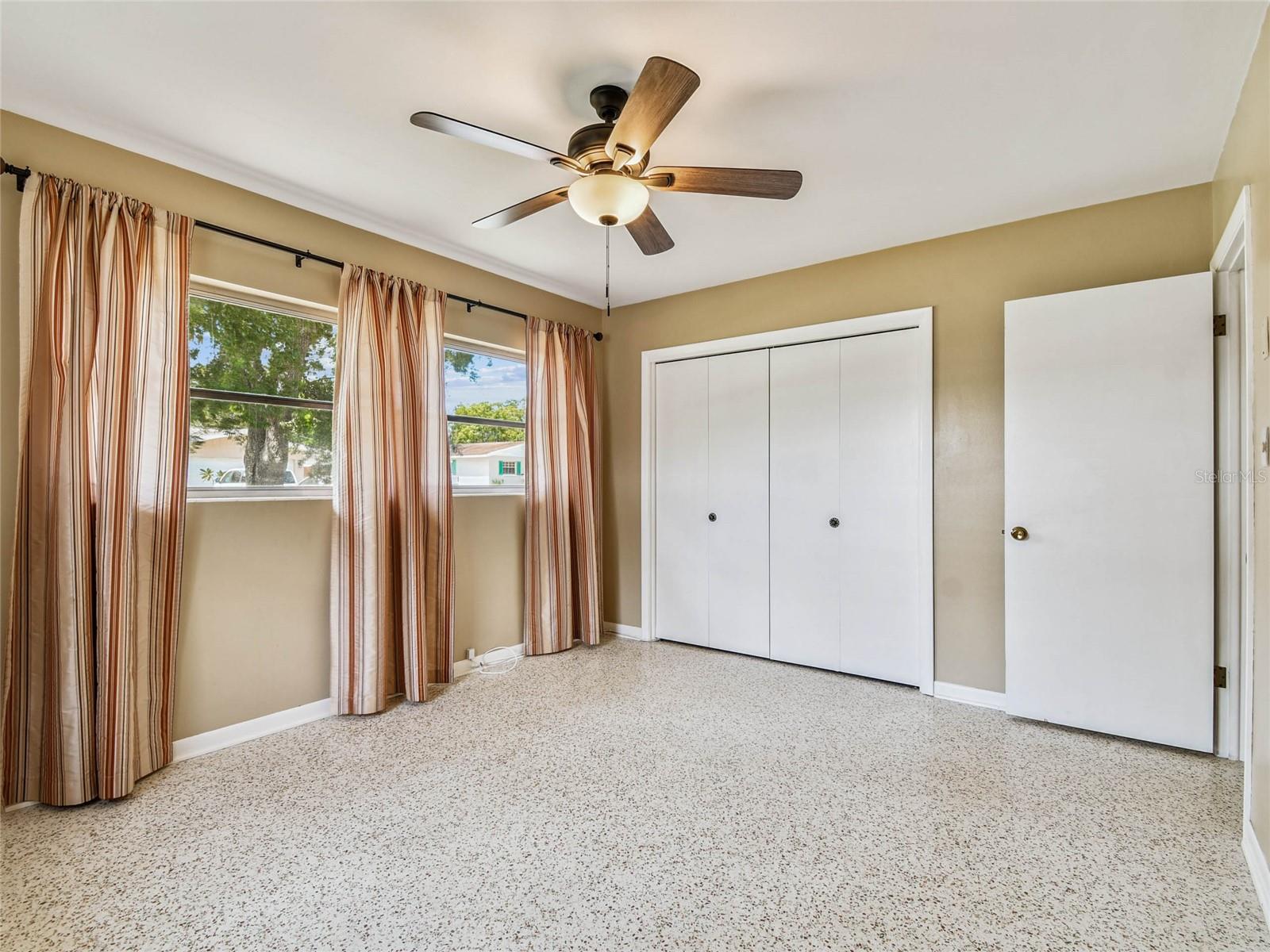 Image 17 of 43 For 958 Lyndhurst Street