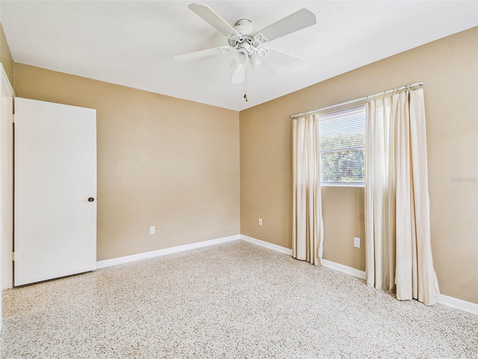 Image 18 of 43 For 958 Lyndhurst Street