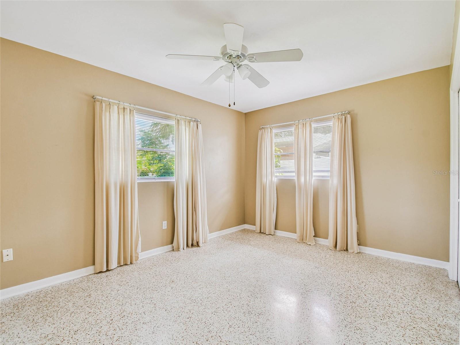 Image 19 of 43 For 958 Lyndhurst Street
