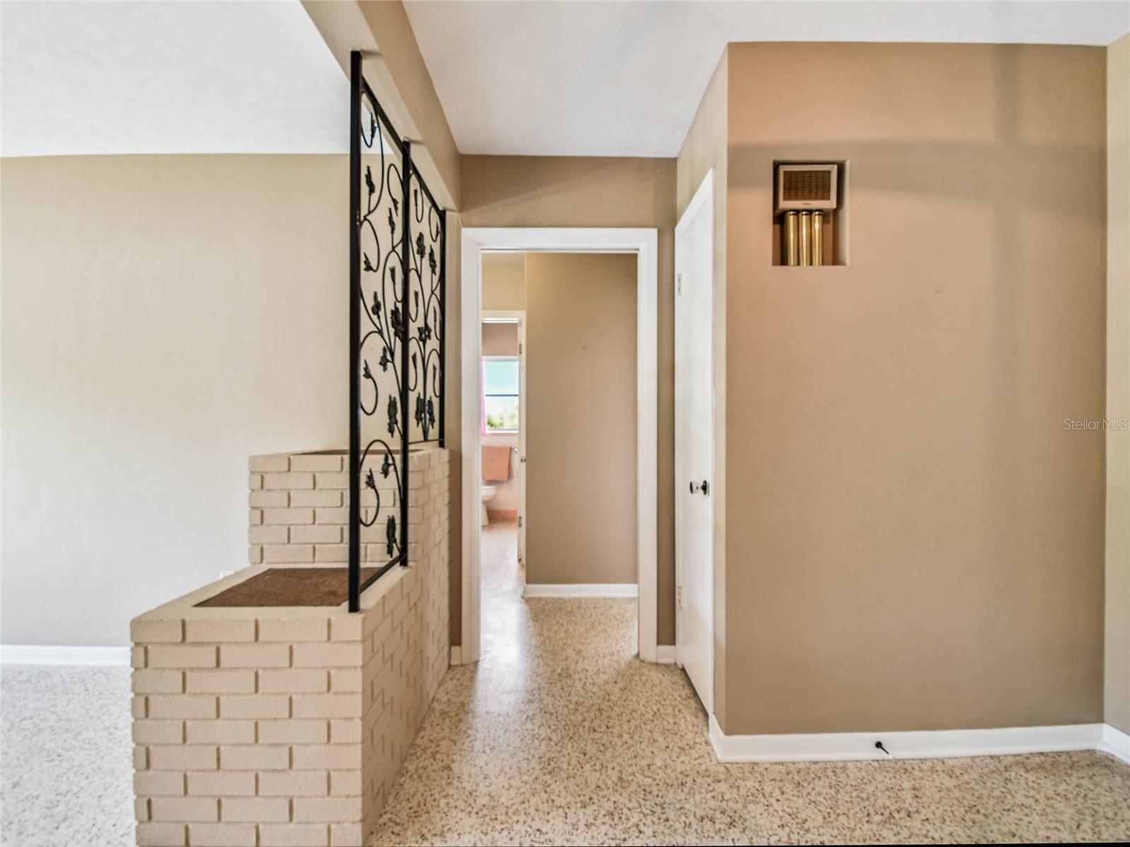 Image 2 of 43 For 958 Lyndhurst Street