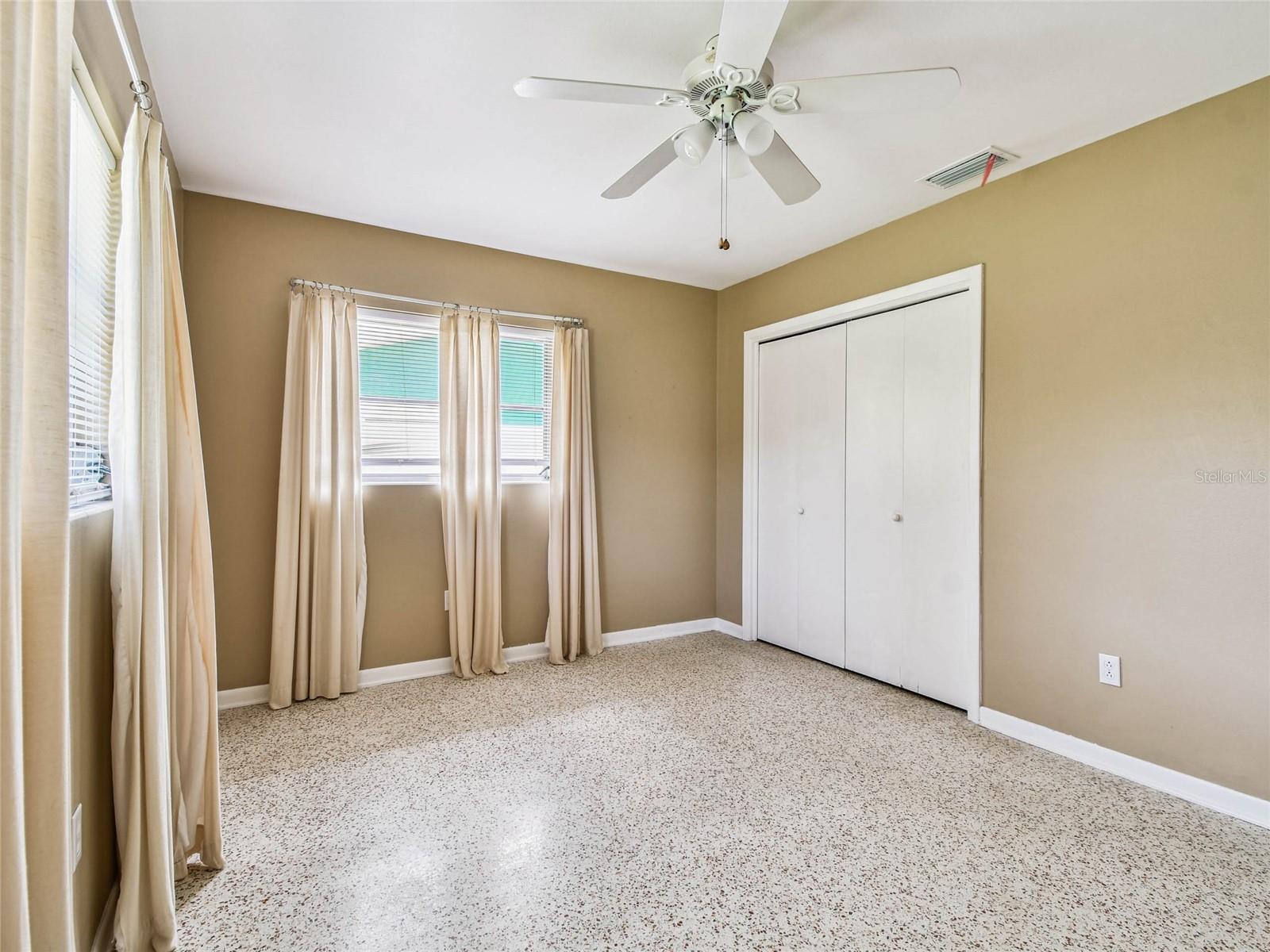 Image 20 of 43 For 958 Lyndhurst Street
