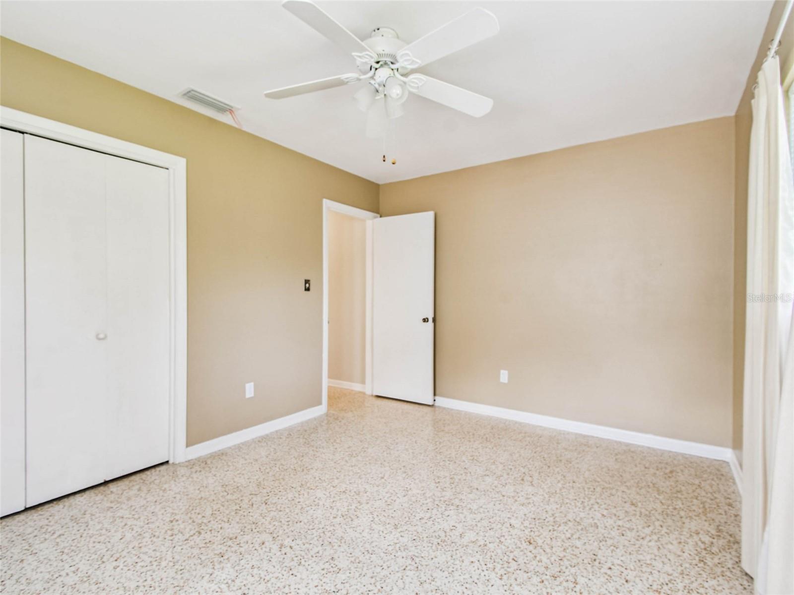 Image 21 of 43 For 958 Lyndhurst Street