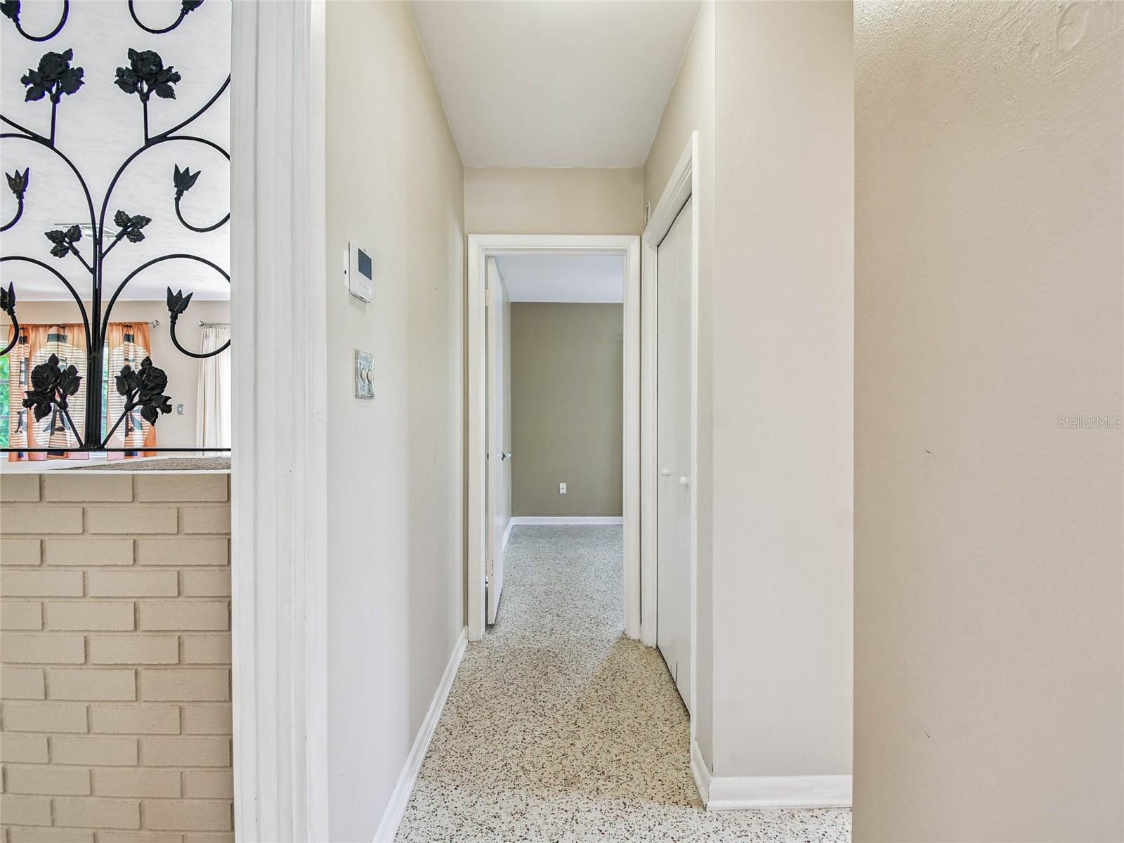 Image 23 of 43 For 958 Lyndhurst Street
