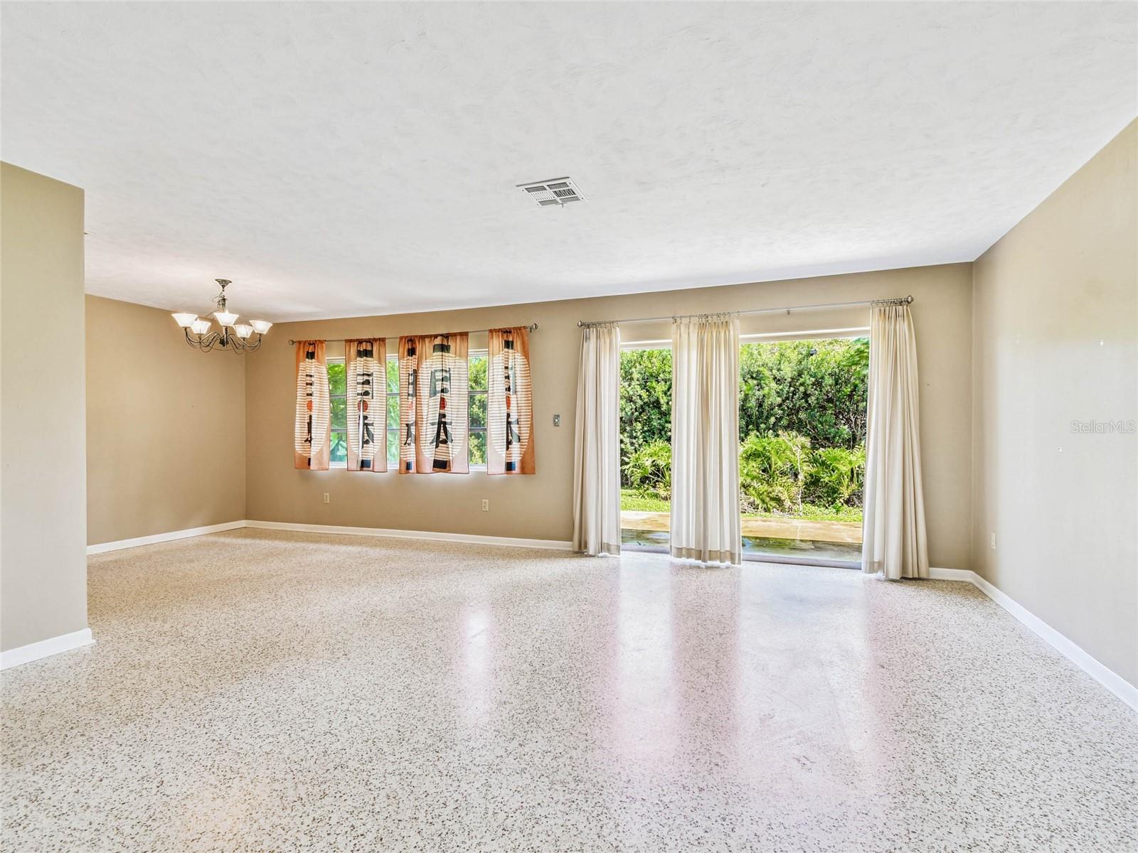 Image 4 of 43 For 958 Lyndhurst Street