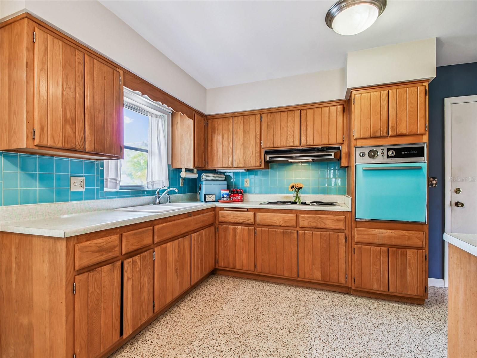 Image 5 of 43 For 958 Lyndhurst Street