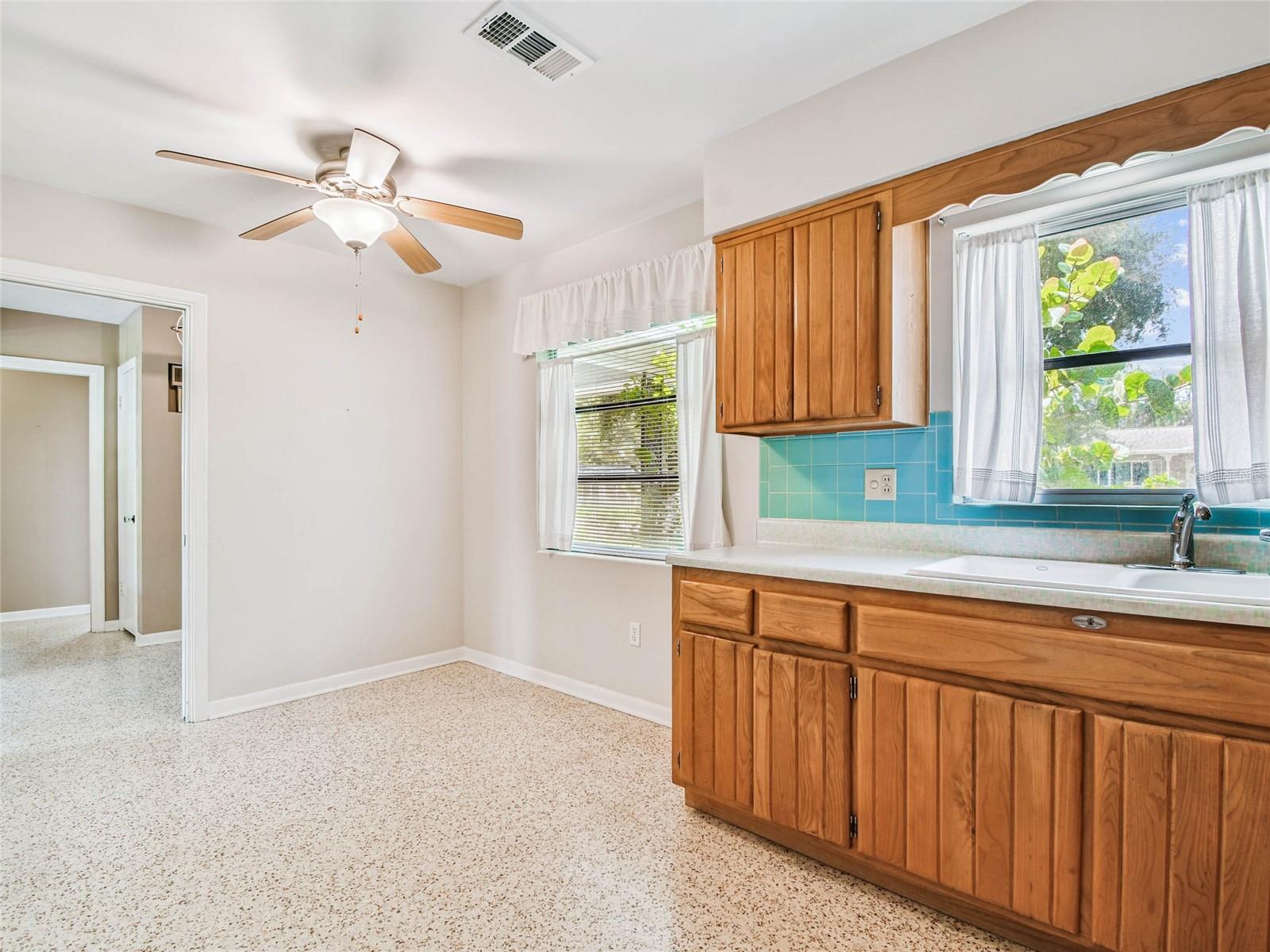 Image 8 of 43 For 958 Lyndhurst Street