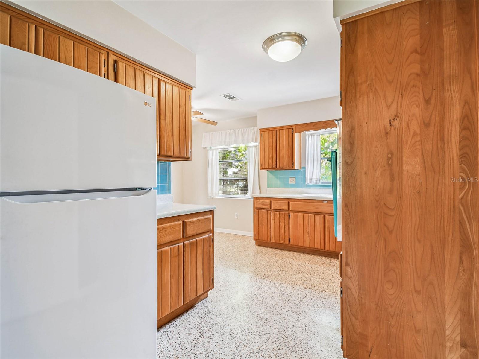 Image 9 of 43 For 958 Lyndhurst Street