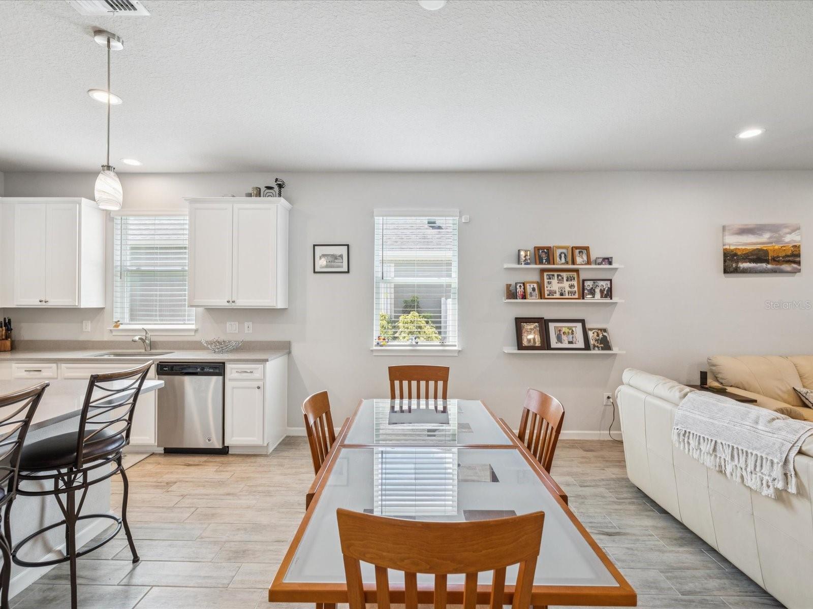 Listing photo id 8 for 12925 Satin Lily Drive