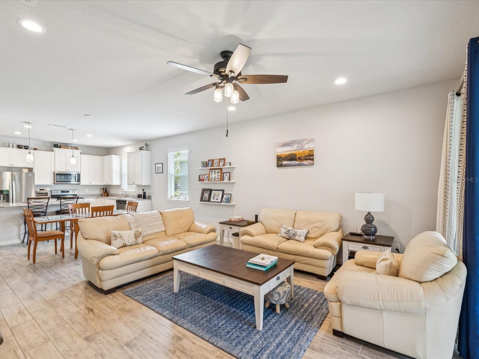 Listing photo id 10 for 12925 Satin Lily Drive