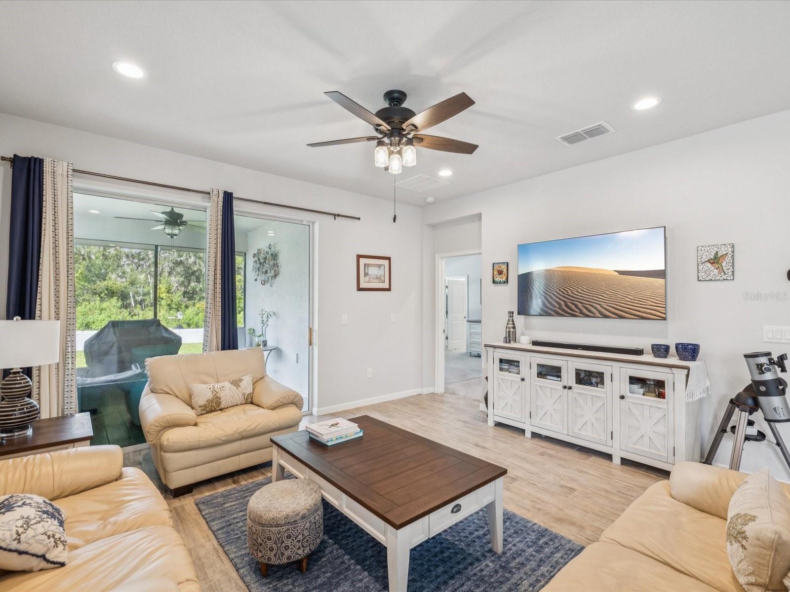 Listing photo id 11 for 12925 Satin Lily Drive