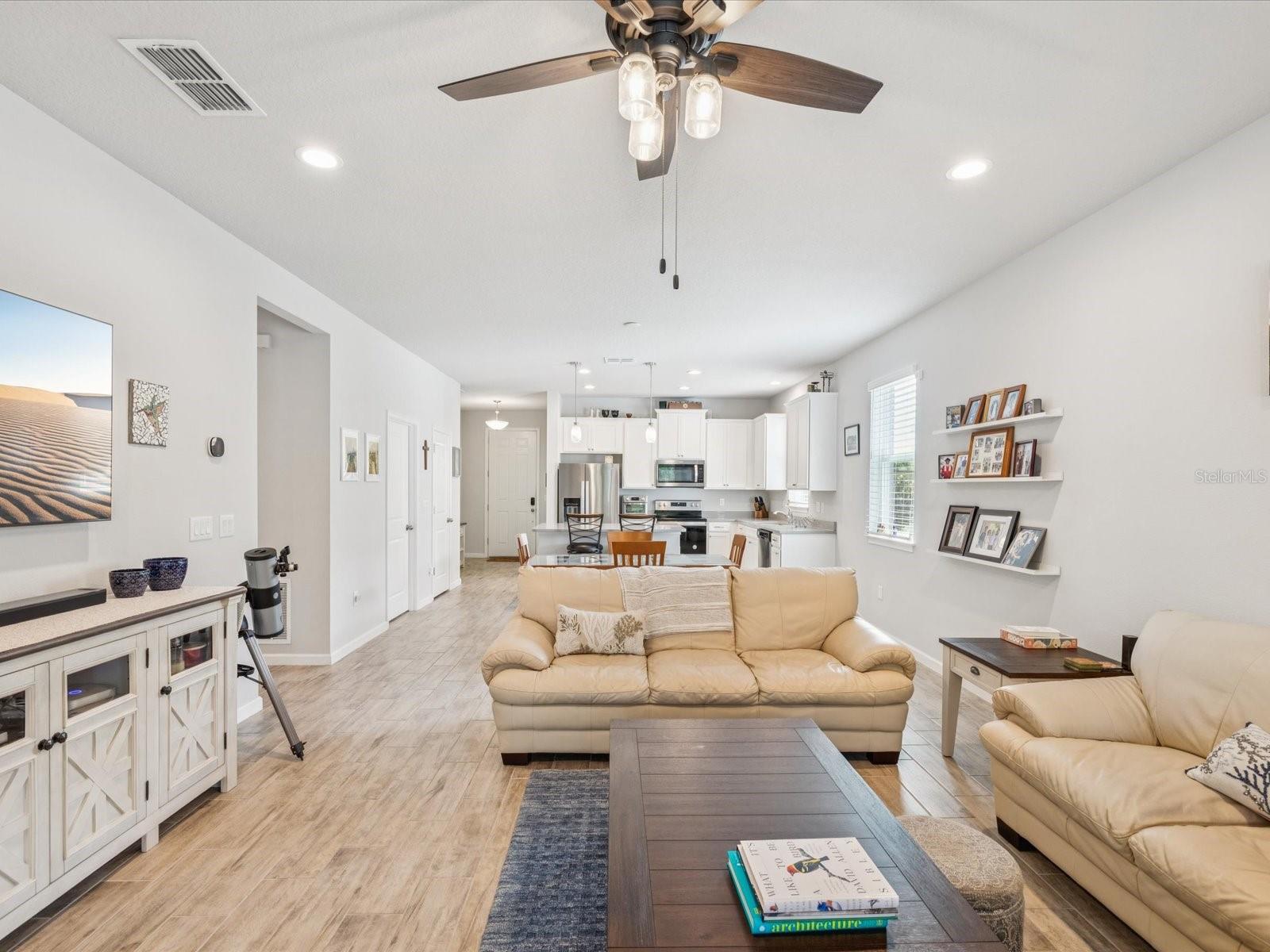 Listing photo id 12 for 12925 Satin Lily Drive
