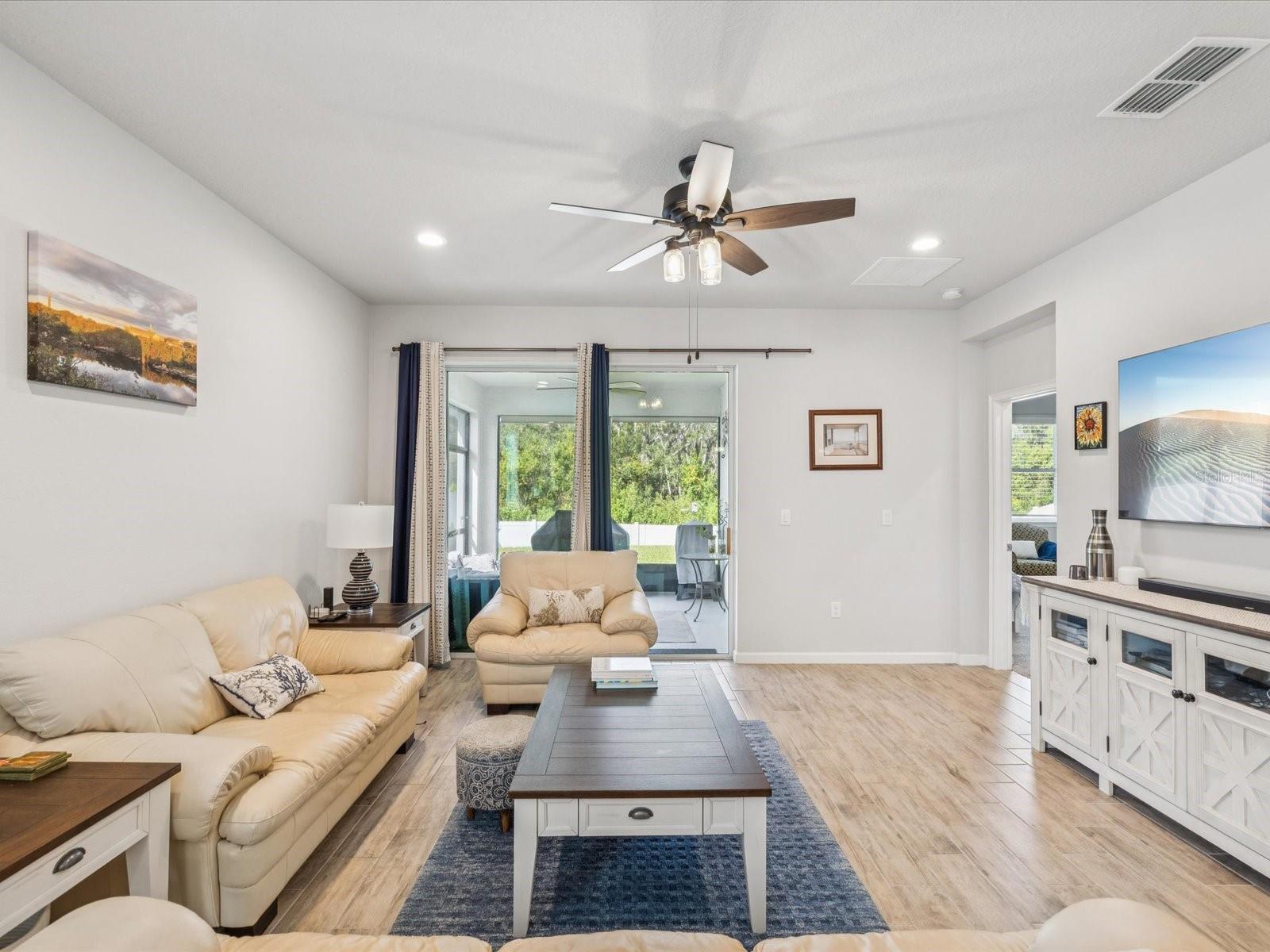 Listing photo id 13 for 12925 Satin Lily Drive